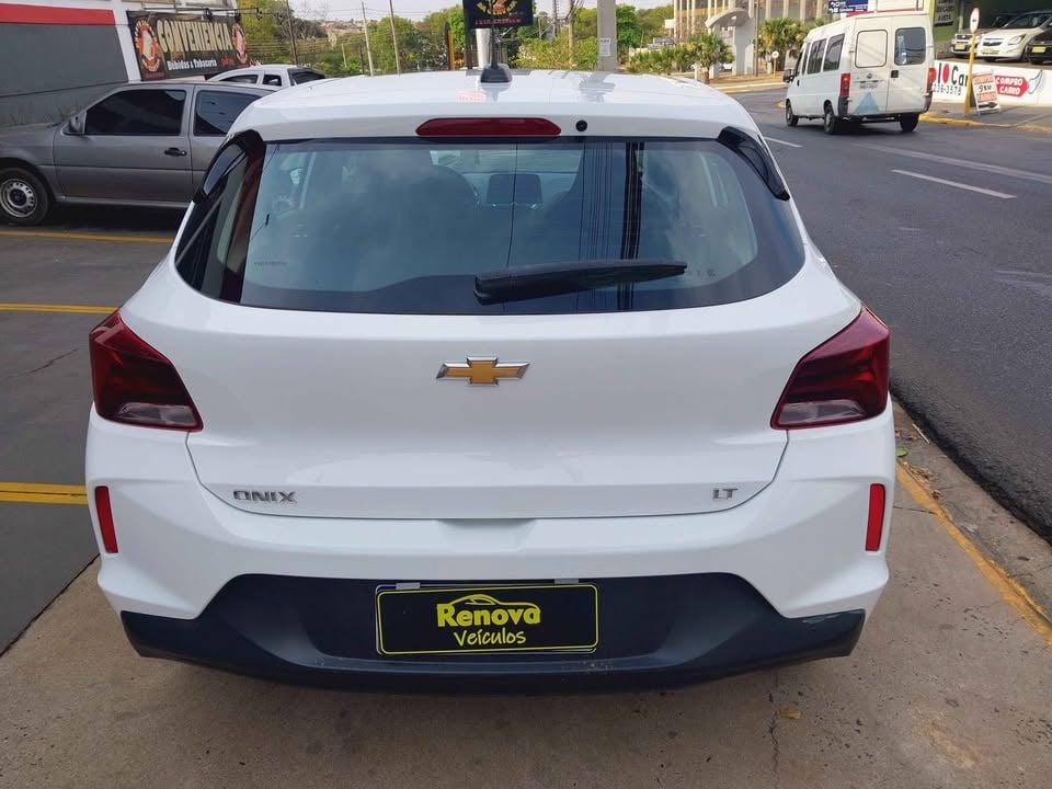 CHEVROLET Onix Hatch - Foto