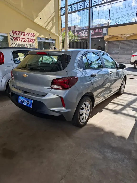 CHEVROLET Onix Hatch - Foto