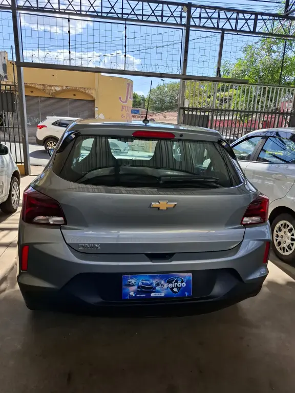 CHEVROLET Onix Hatch - Foto
