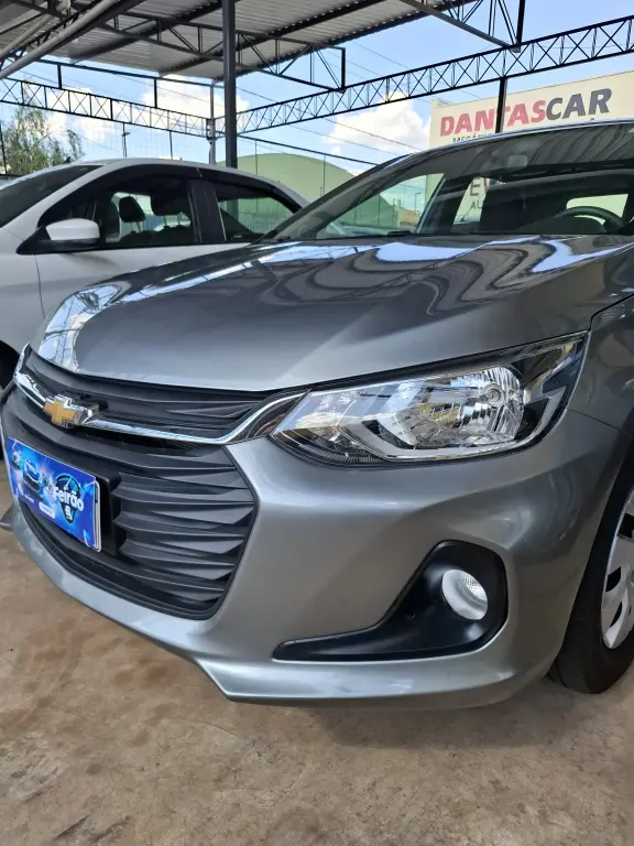 CHEVROLET Onix Hatch - Foto