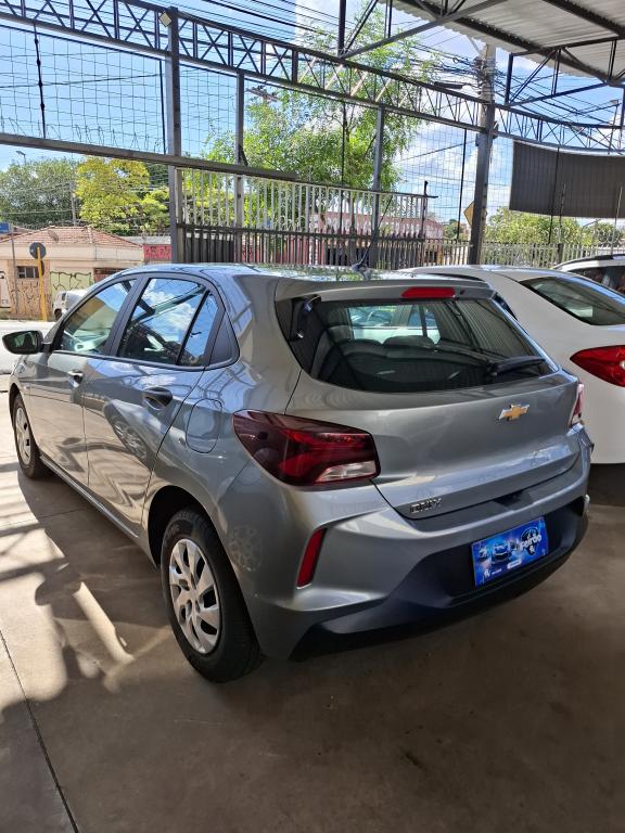 CHEVROLET Onix Hatch - Foto