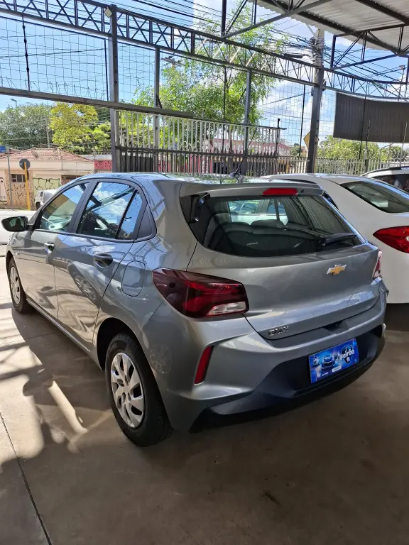 CHEVROLET Onix Hatch - Foto