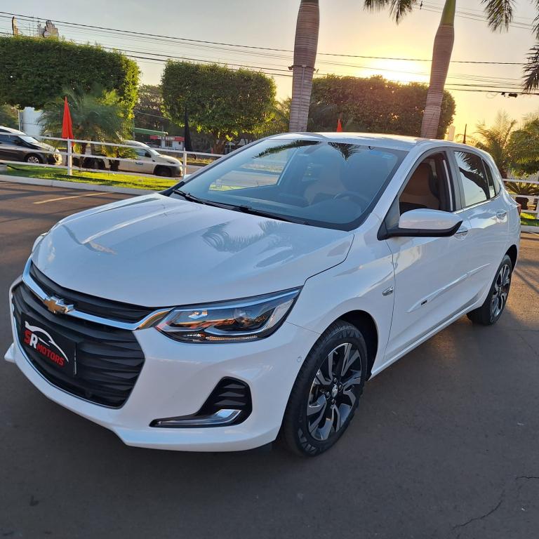 CHEVROLET Onix Hatch - Foto