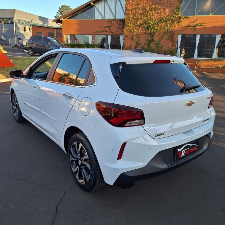CHEVROLET Onix Hatch - Foto