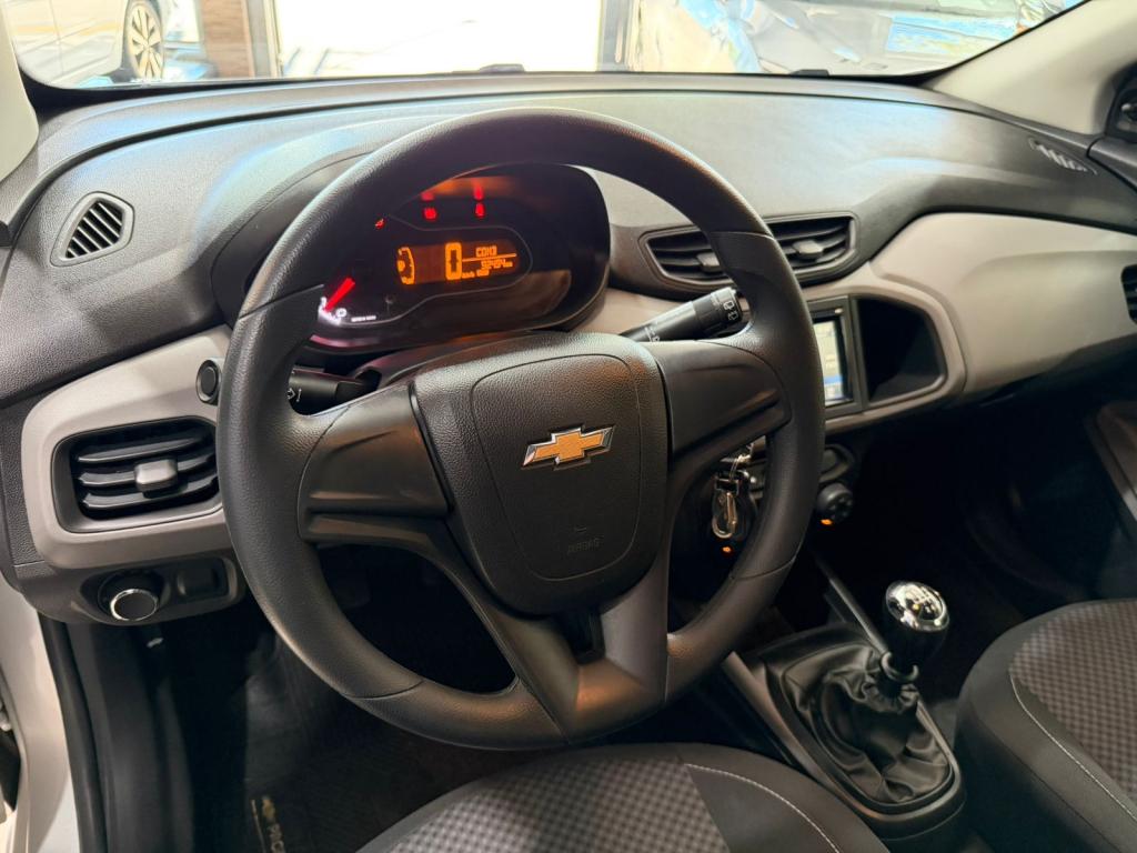 CHEVROLET Onix Hatch - Foto