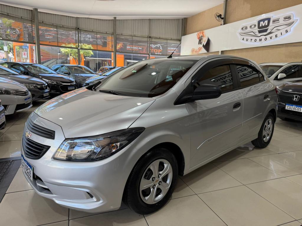 CHEVROLET Onix Hatch - Foto