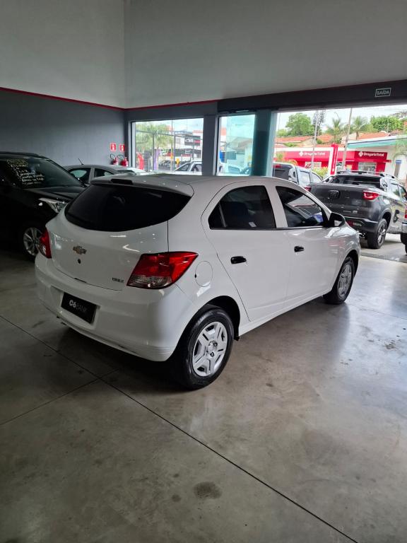 CHEVROLET Onix Hatch - Foto