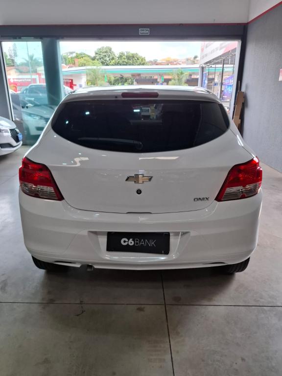 CHEVROLET Onix Hatch - Foto