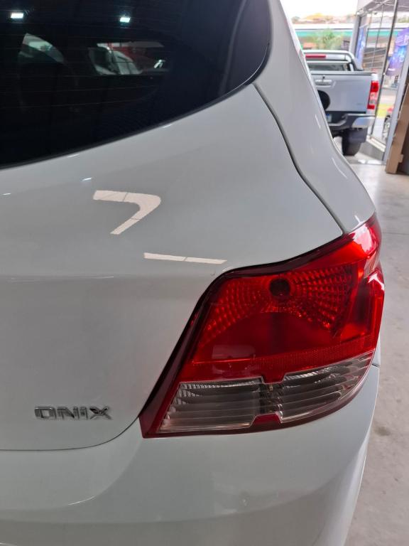 CHEVROLET Onix Hatch - Foto