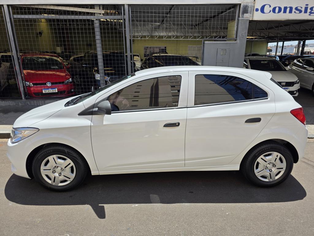 CHEVROLET Onix Hatch - Foto