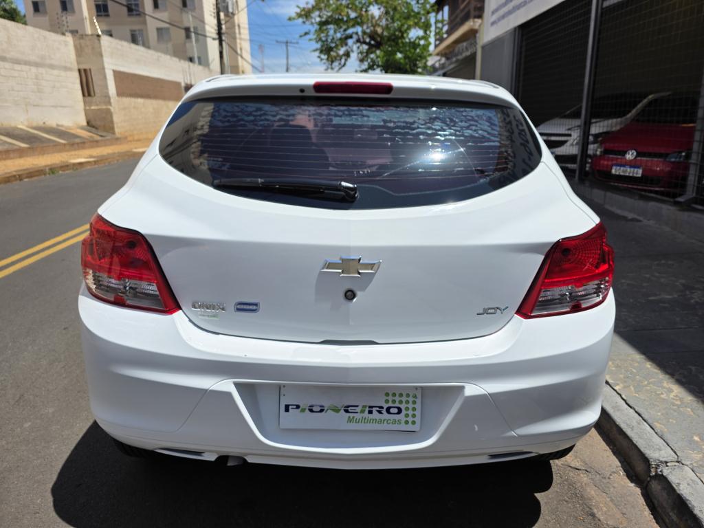 CHEVROLET Onix Hatch - Foto