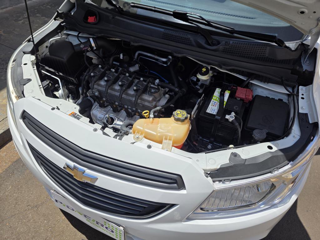 CHEVROLET Onix Hatch - Foto