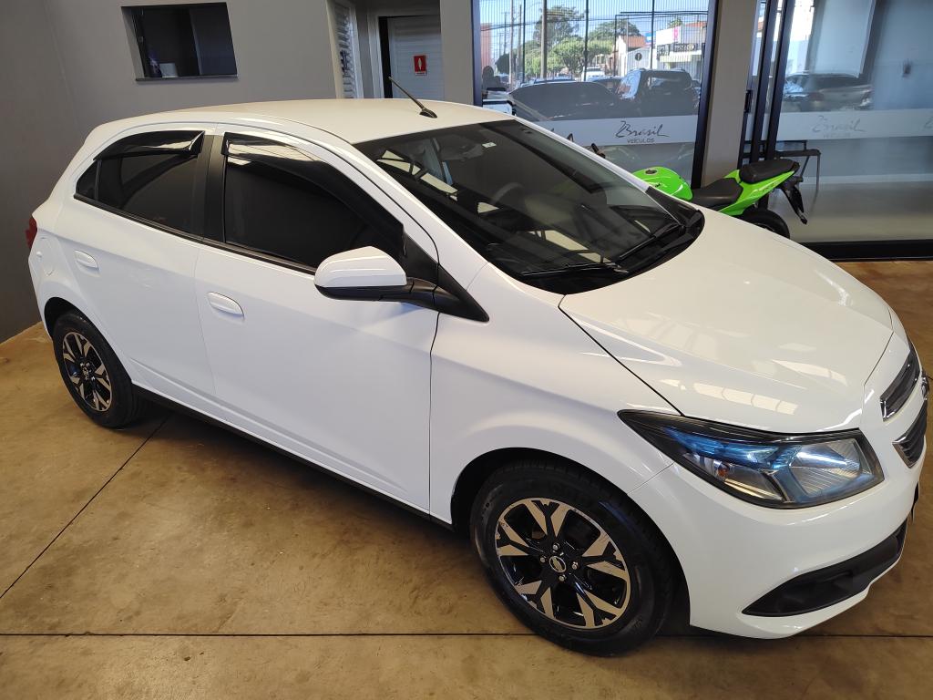 CHEVROLET Onix Hatch - Foto