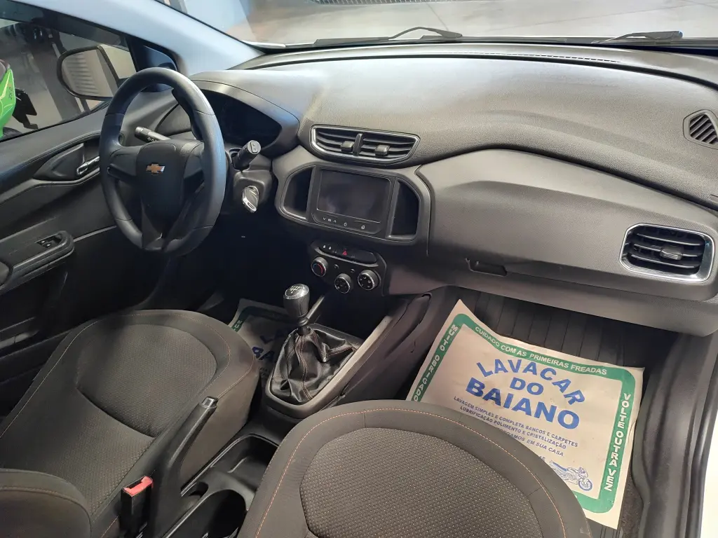 CHEVROLET Onix Hatch - Foto