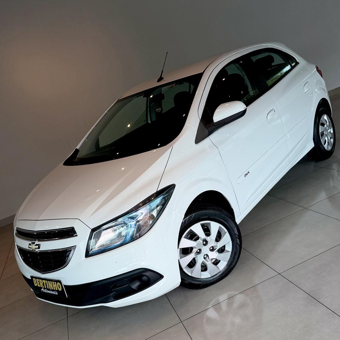CHEVROLET Onix Hatch - Foto