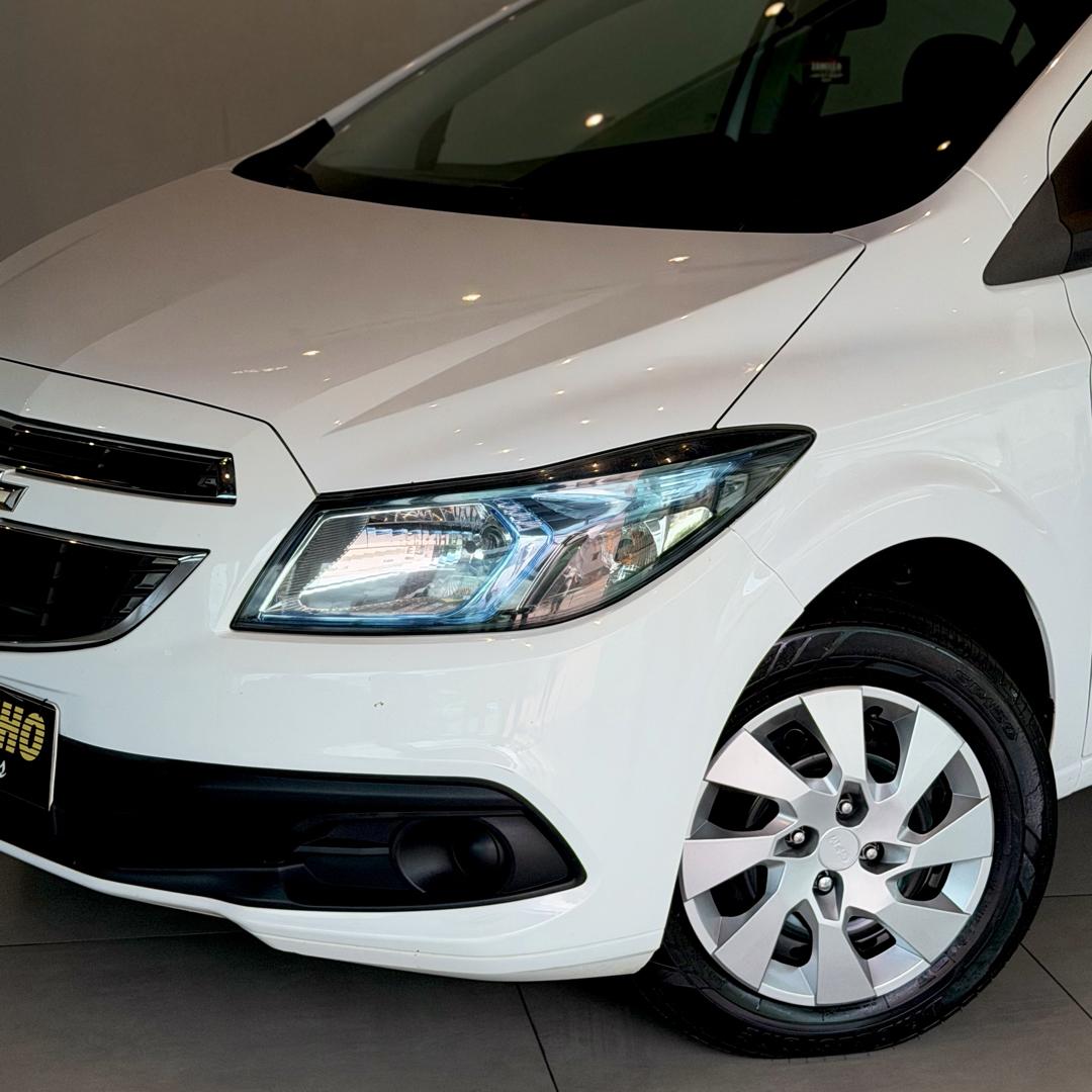 CHEVROLET Onix Hatch - Foto