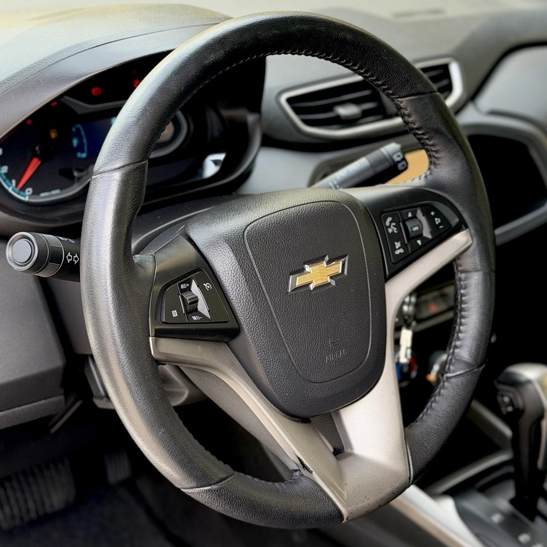 CHEVROLET Onix Hatch - Foto