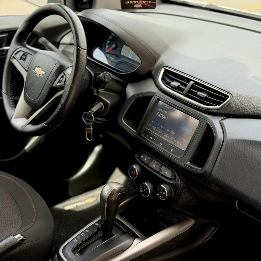 CHEVROLET Onix Hatch - Foto