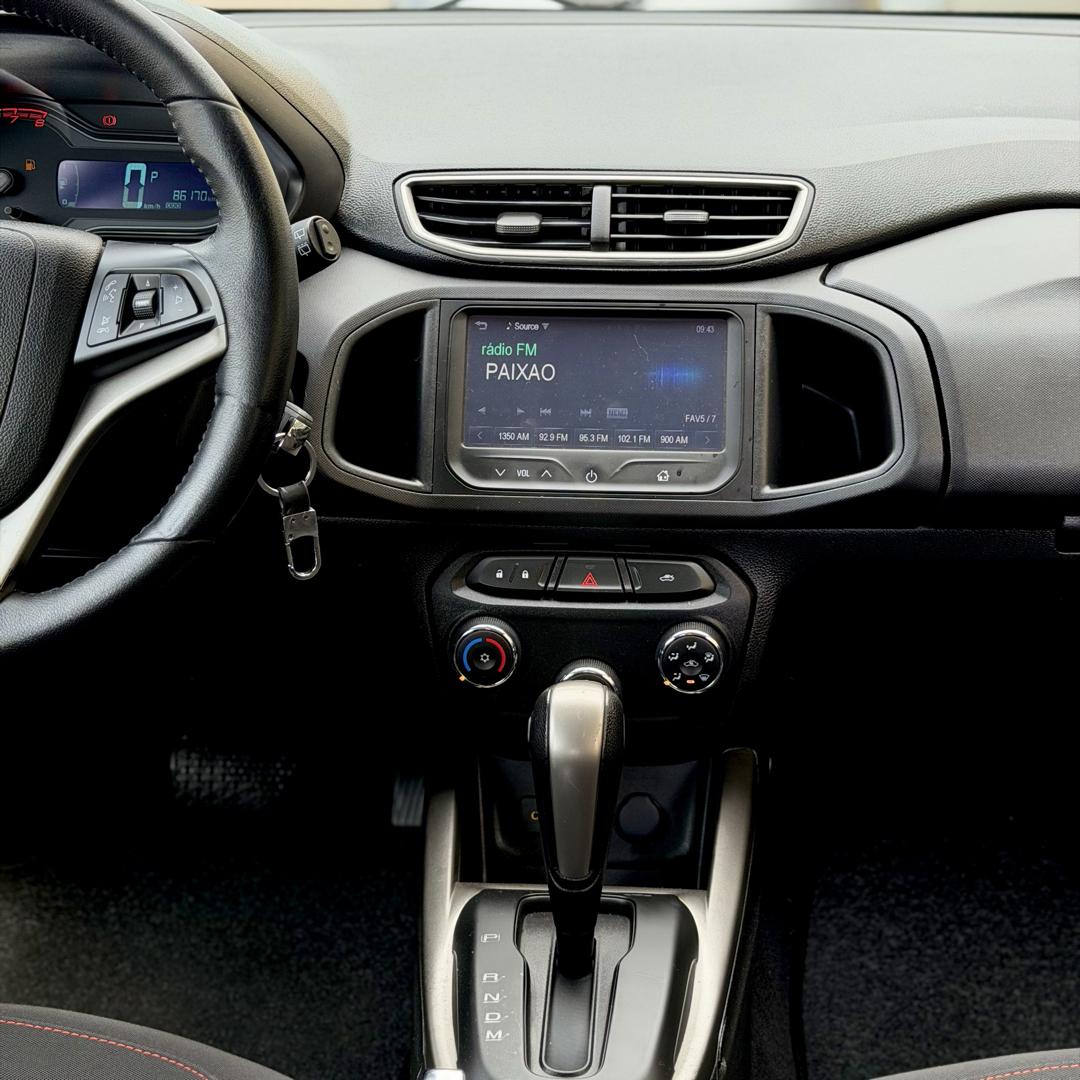 CHEVROLET Onix Hatch - Foto