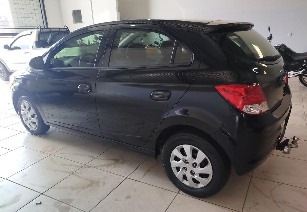 CHEVROLET Onix Hatch - Foto