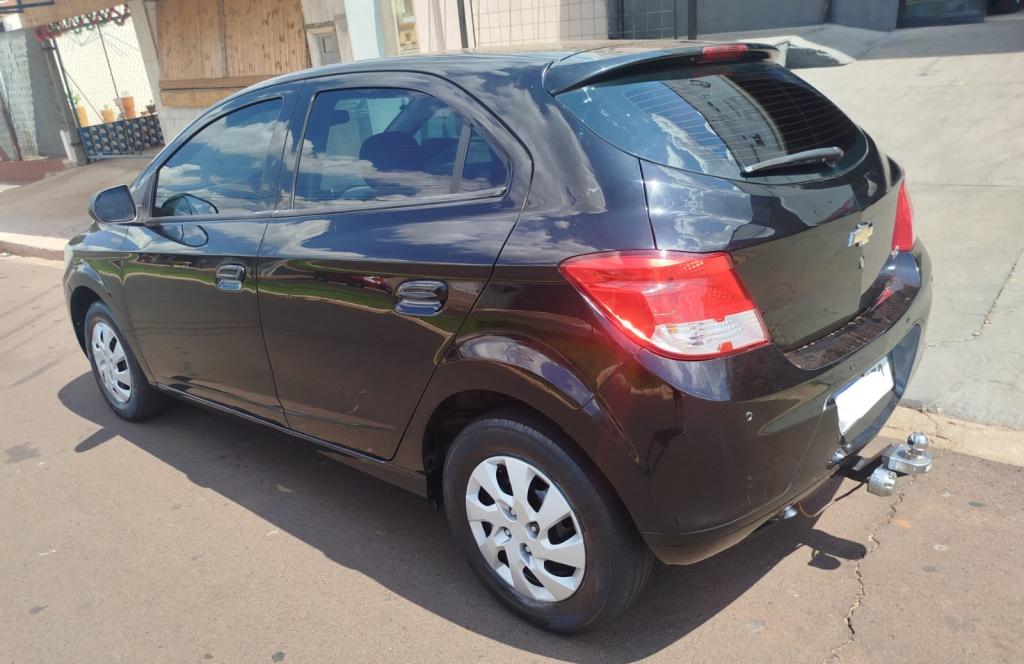 CHEVROLET Onix Hatch - Foto