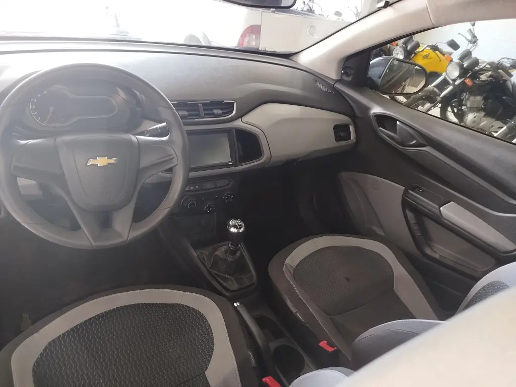 CHEVROLET Onix Hatch - Foto