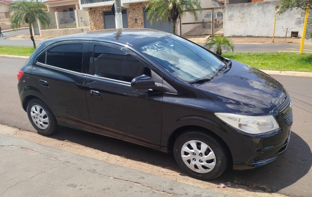 CHEVROLET Onix Hatch - Foto