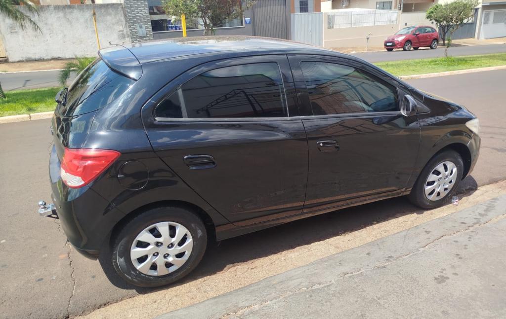 CHEVROLET Onix Hatch - Foto