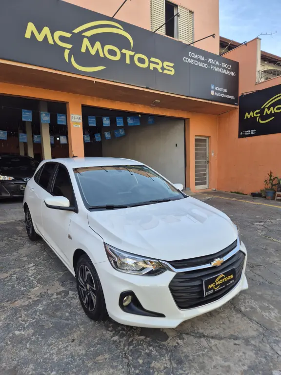 CHEVROLET Onix Hatch - Foto