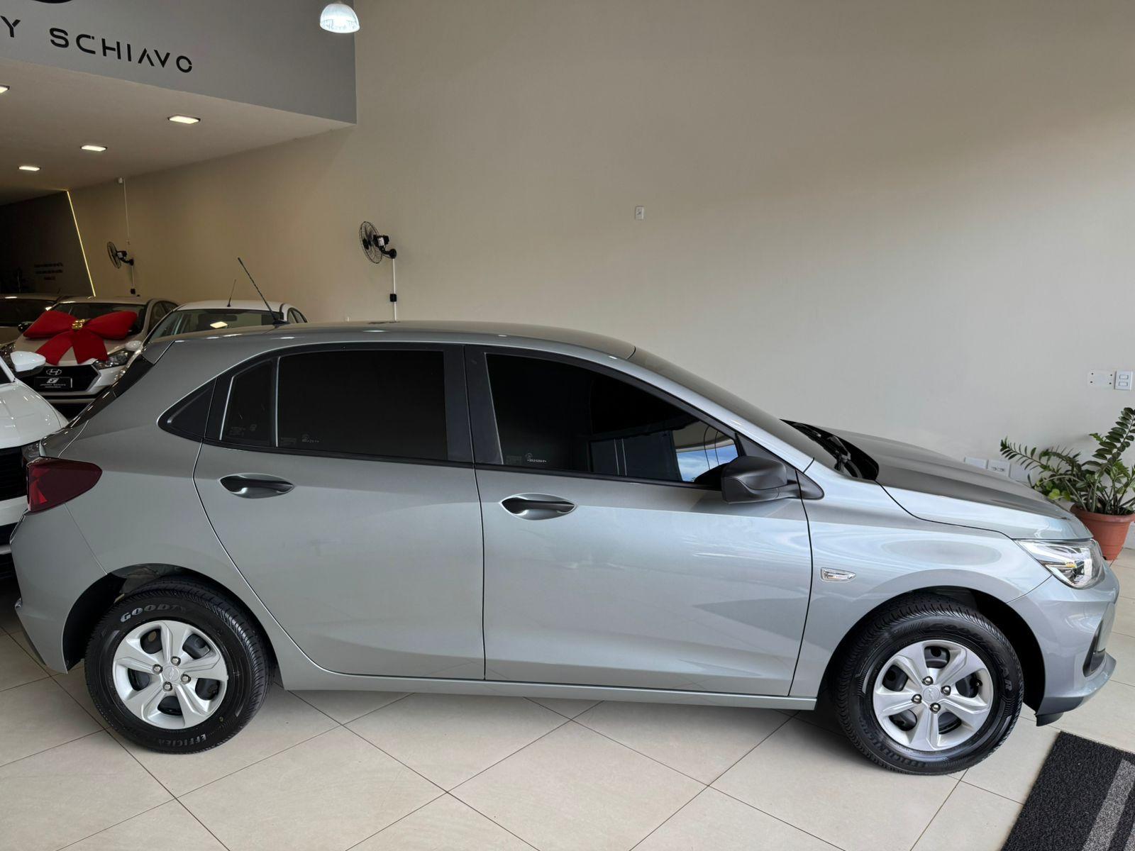 CHEVROLET Onix Hatch - Foto