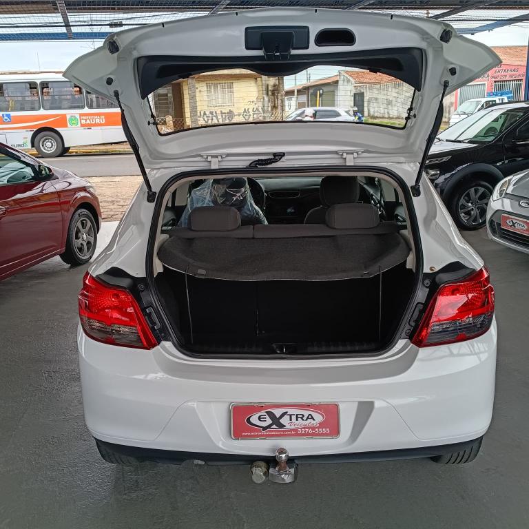 CHEVROLET Onix Hatch - Foto