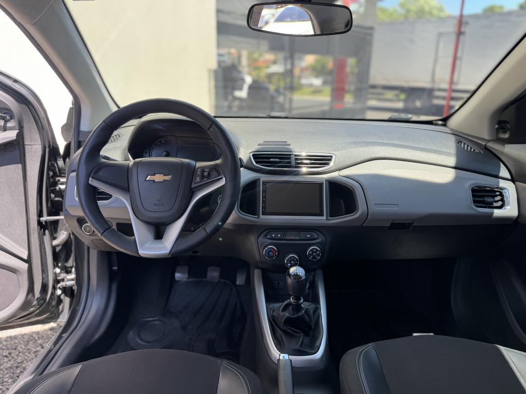 CHEVROLET Onix Hatch - Foto