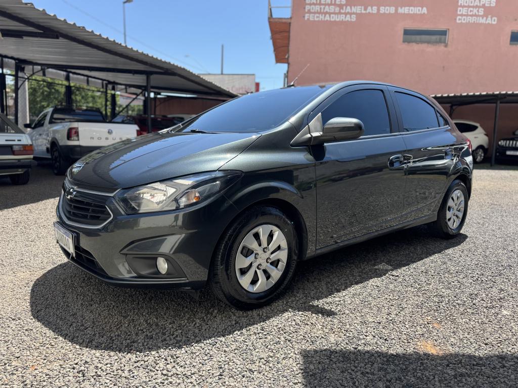 CHEVROLET Onix Hatch - Foto