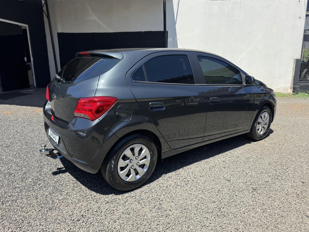 CHEVROLET Onix Hatch - Foto