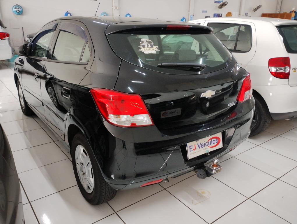 CHEVROLET Onix Hatch - Foto