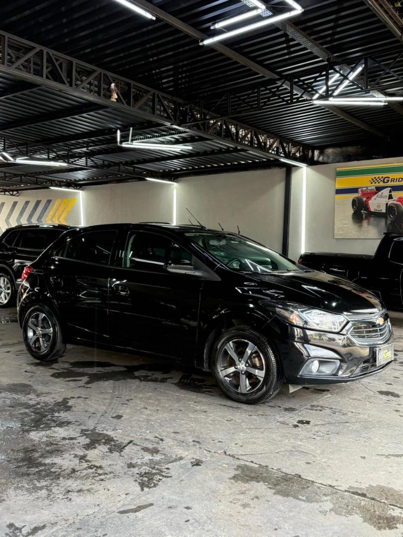 CHEVROLET Onix Hatch - Foto