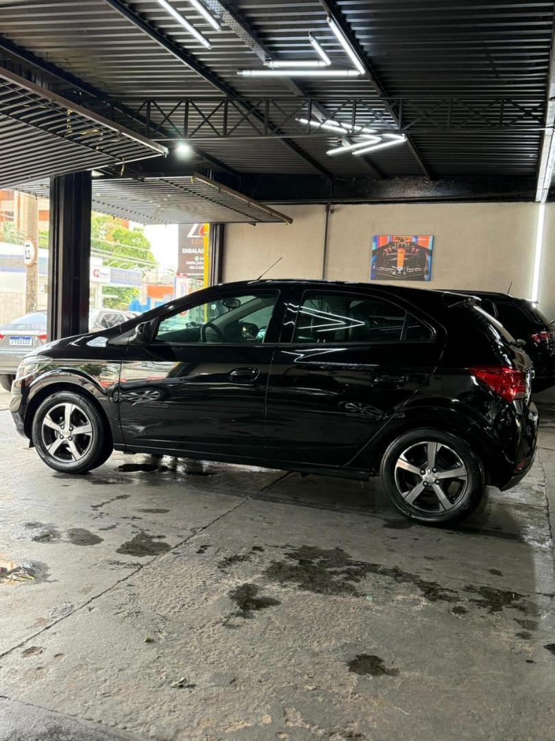 CHEVROLET Onix Hatch - Foto