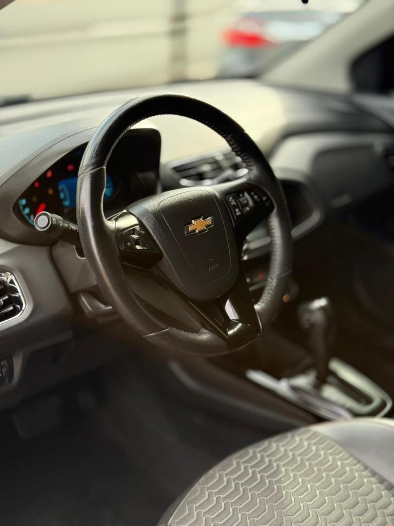 CHEVROLET Onix Hatch - Foto