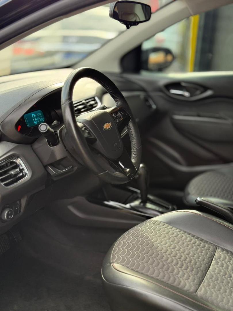 CHEVROLET Onix Hatch - Foto