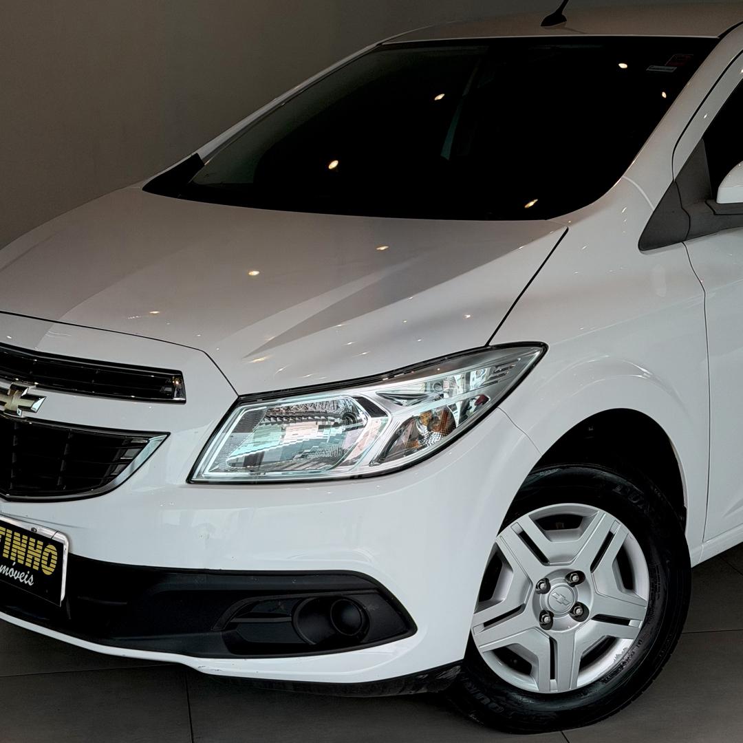 CHEVROLET Onix Hatch - Foto
