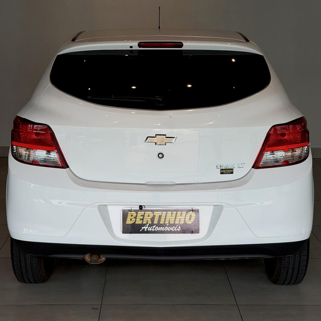 CHEVROLET Onix Hatch - Foto