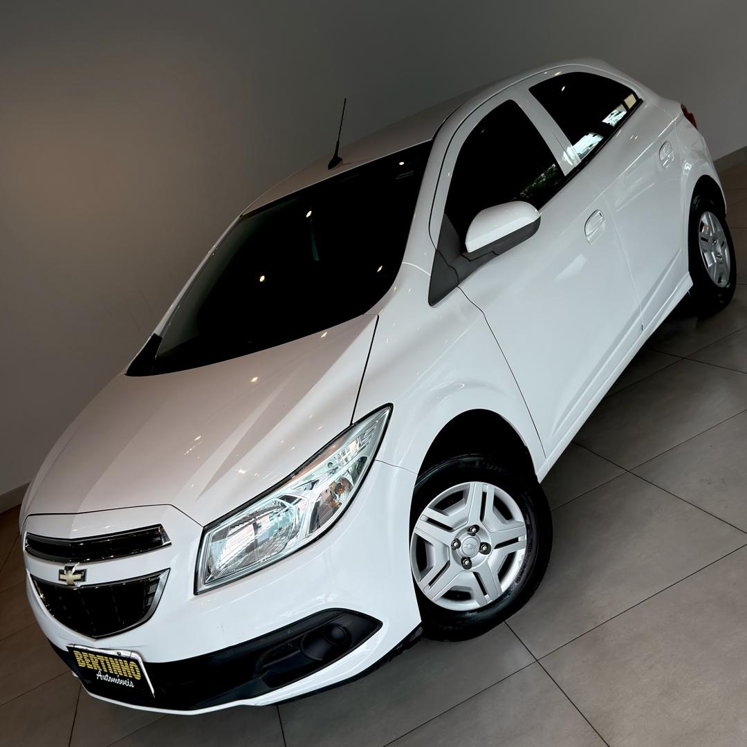 CHEVROLET Onix Hatch - Foto