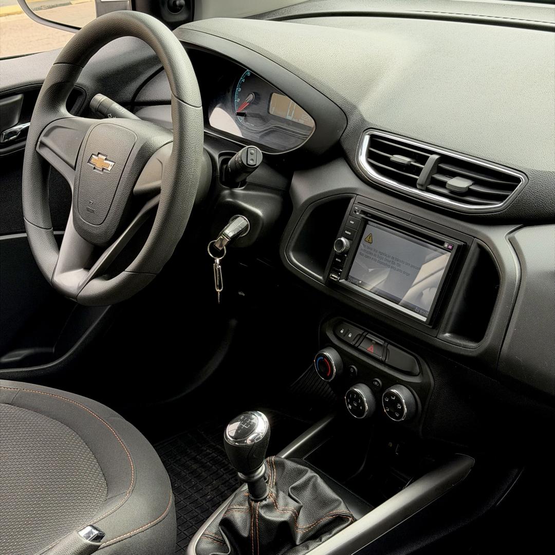 CHEVROLET Onix Hatch - Foto