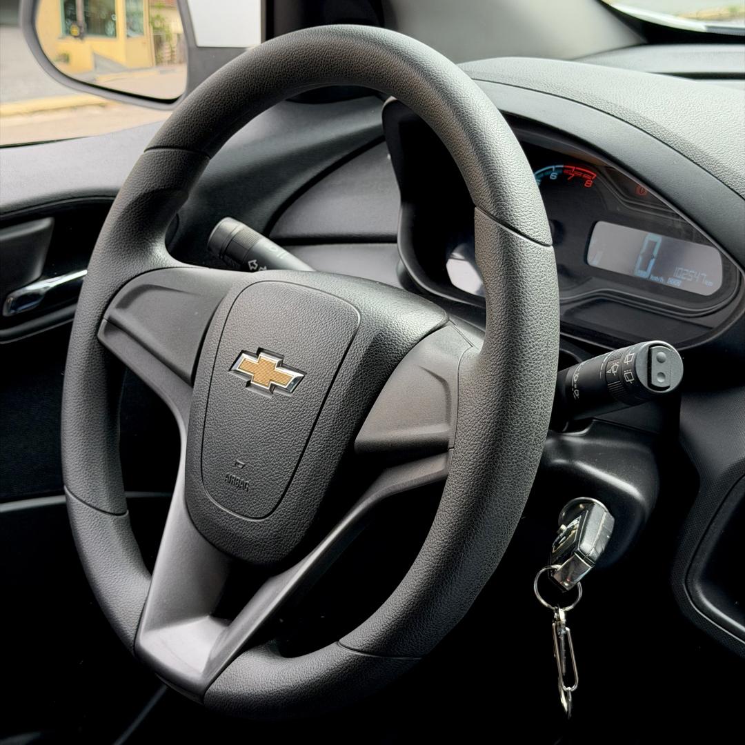 CHEVROLET Onix Hatch - Foto