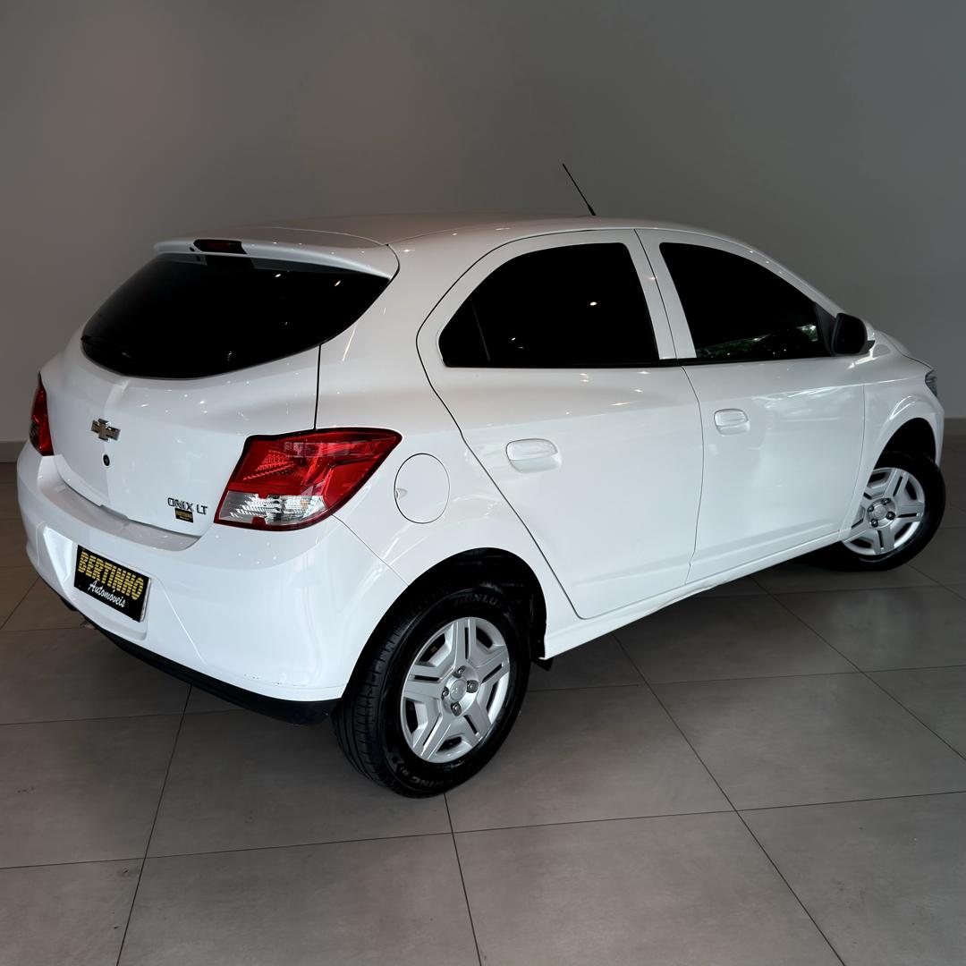 CHEVROLET Onix Hatch - Foto