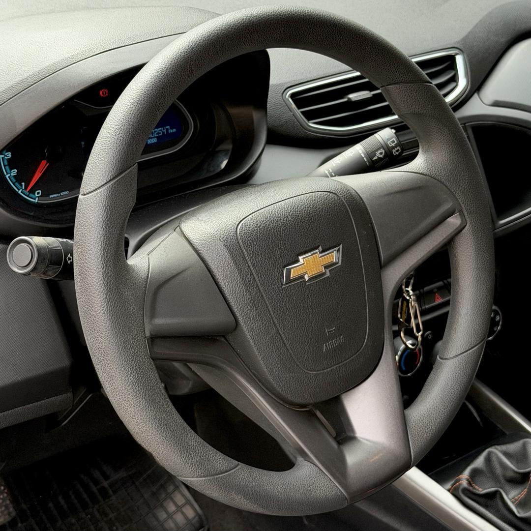 CHEVROLET Onix Hatch - Foto