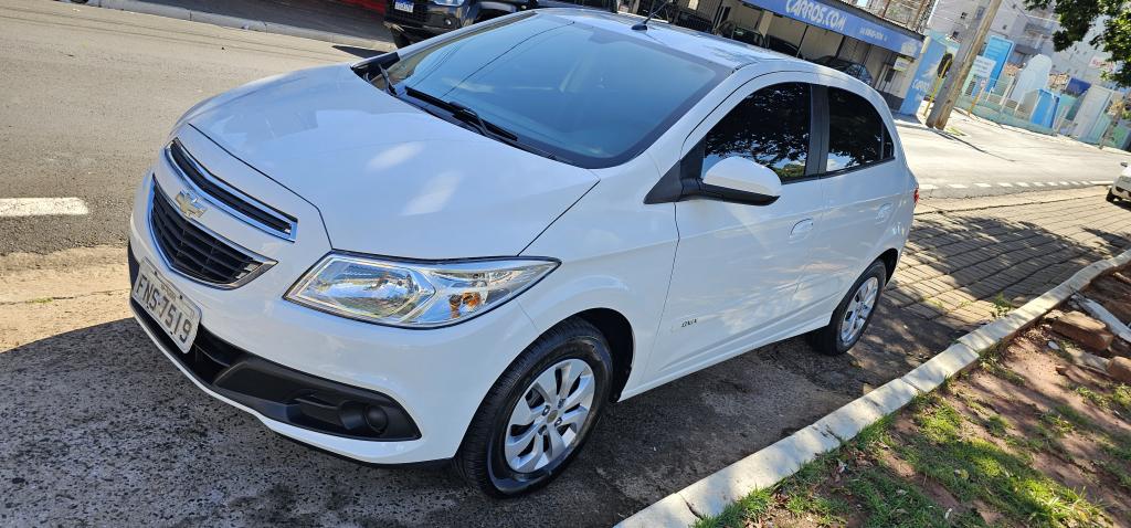 CHEVROLET Onix Hatch - Foto