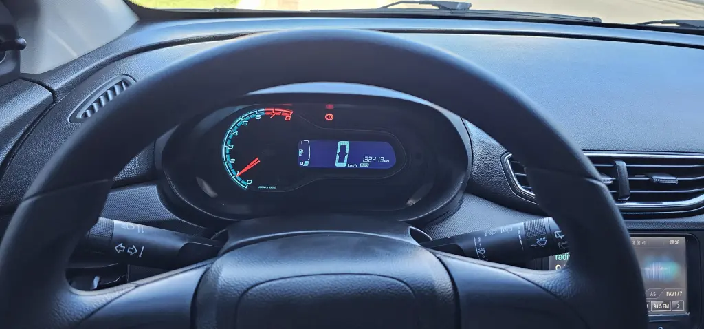 CHEVROLET Onix Hatch - Foto