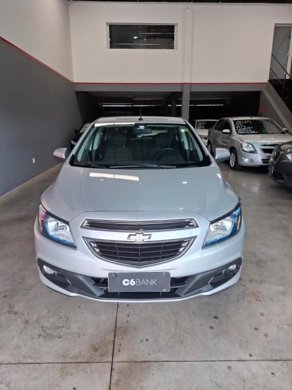 CHEVROLET Onix Hatch - Foto