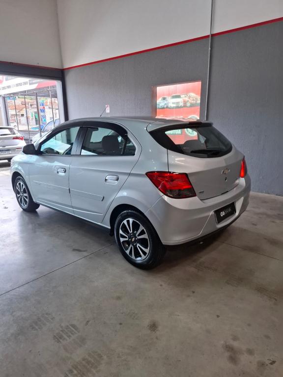 CHEVROLET Onix Hatch - Foto